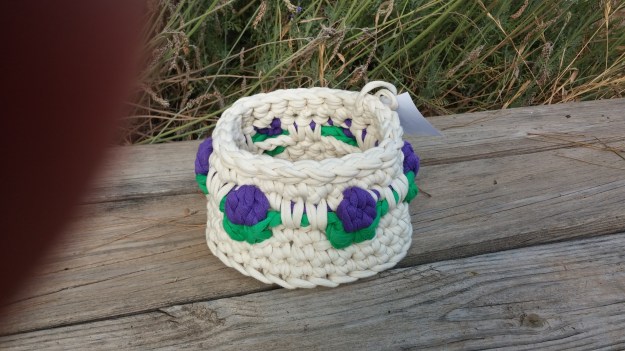 Crochet t-shirt yarn basket
